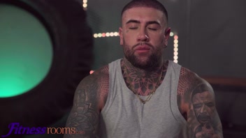 Latina Teen Sofia's Steamy Gym Sex & POV Blowjob in Ripped Yoga Pants